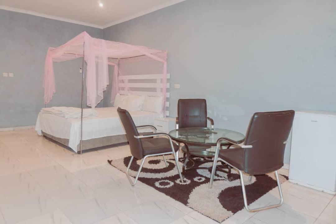 Adams Lodges Ltd 망고치 현 외부 사진