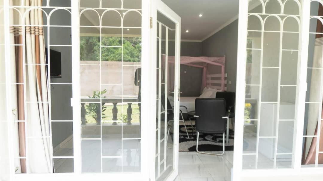 Adams Lodges Ltd 망고치 현 외부 사진